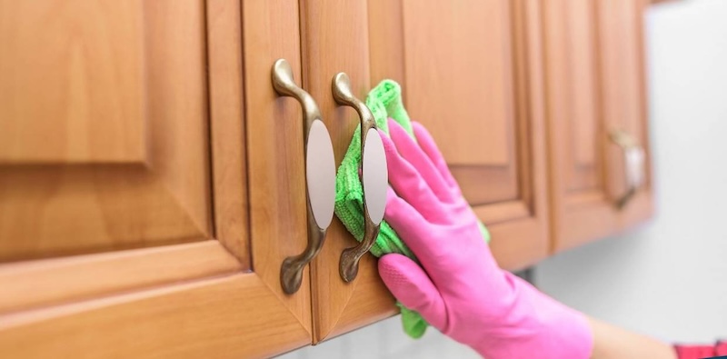 Cách vệ sinh tủ bếp gỗ công nghiệp